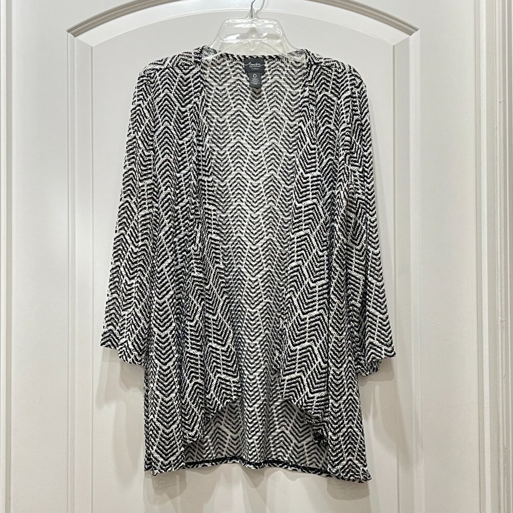 Chico's Travelers Collection Black White Pucker Knit Drape Front Top Cardigan